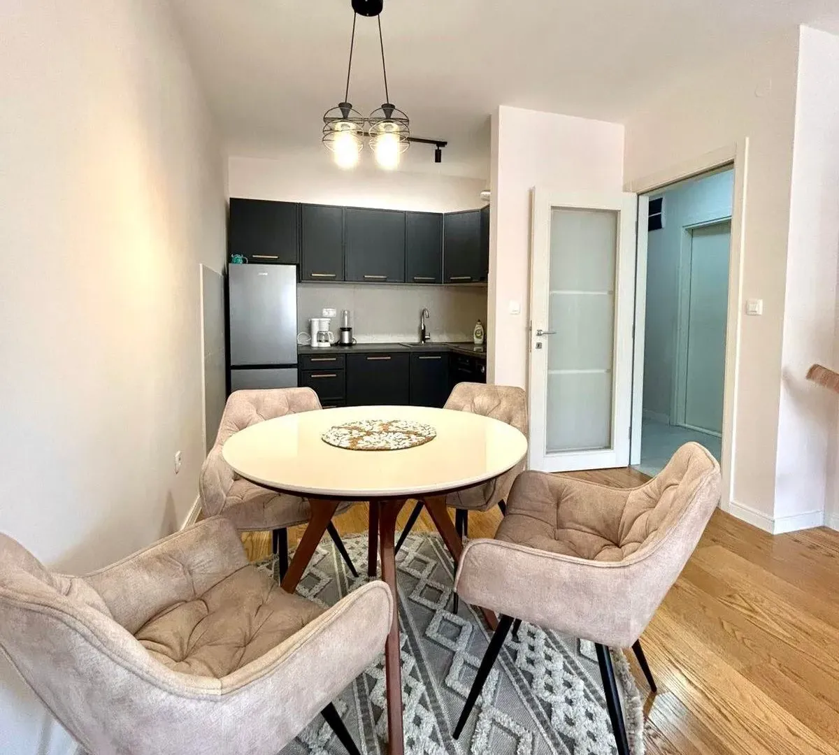 Izdavanje, stan, 49m², Central Point, Podgorica