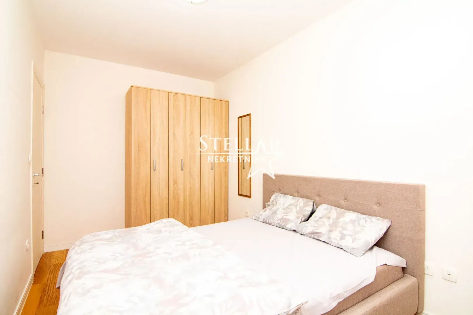 Izdavanje, jednosoban stan, 42m², Central Point, Podgorica
