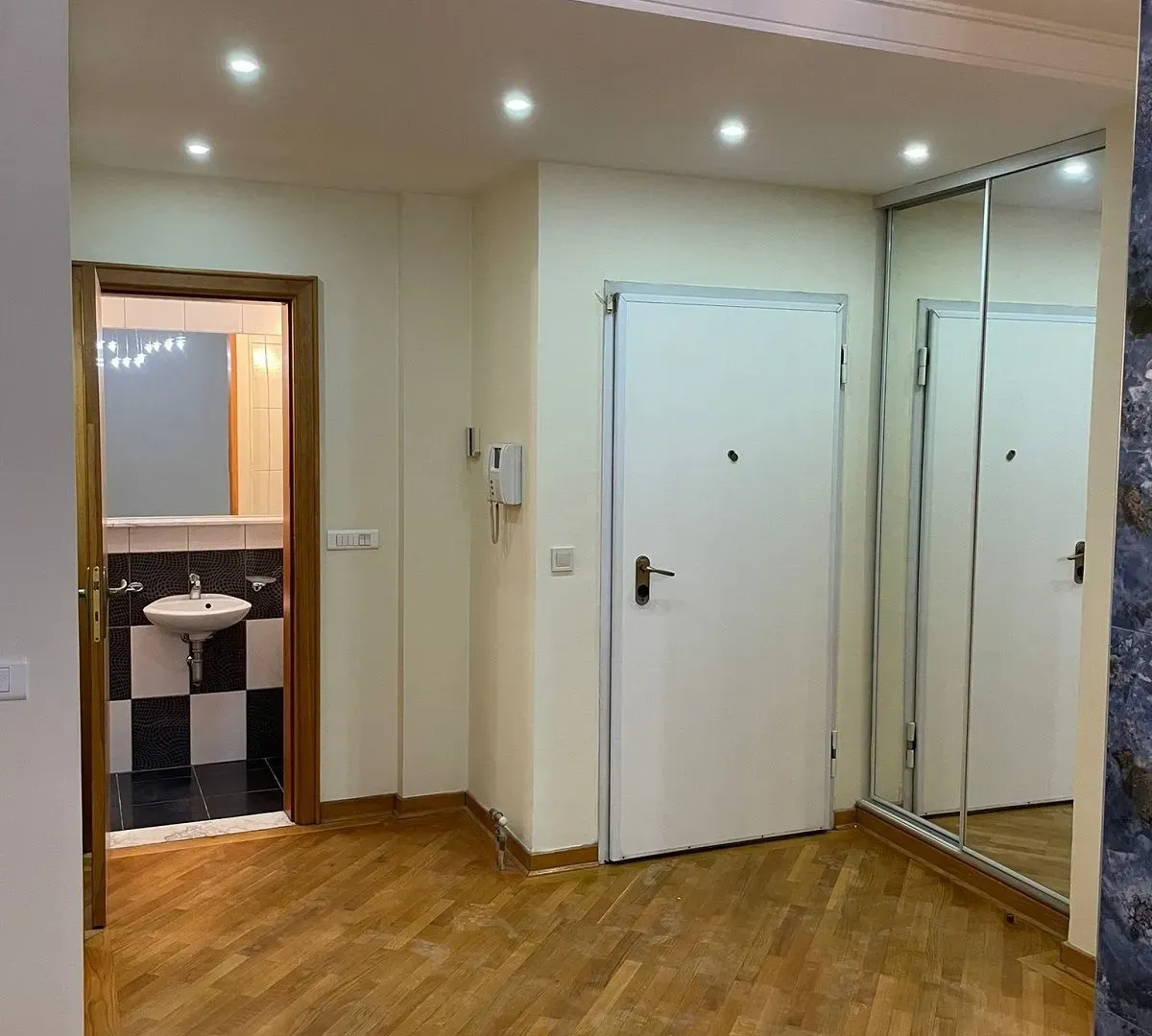 Rent, three bedroom apartment, 120m², Savski Venac, Beograd