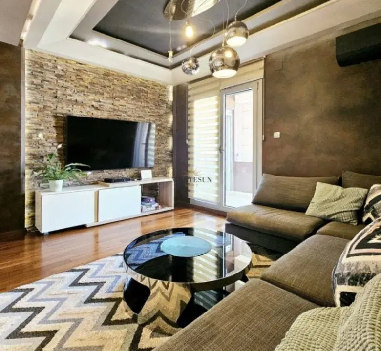 Izdavanje, dvosoban stan, 54m², Centar, Budva