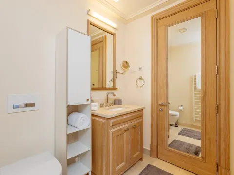 Izdavanje, dvosoban stan, 134m², Porto Montenegro, Tivat - image 16