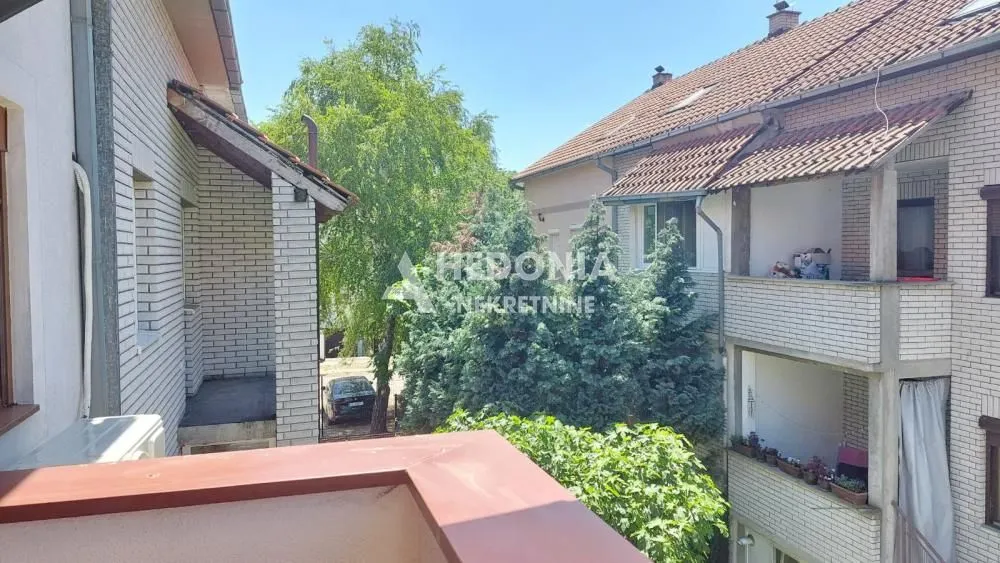 Prodaja, četvorosoban stan, 98m², Zemun Sve Podlokacije, Beograd