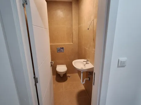 Izdavanje, dvosoban stan, 64m², Tološi, Podgorica - image 6