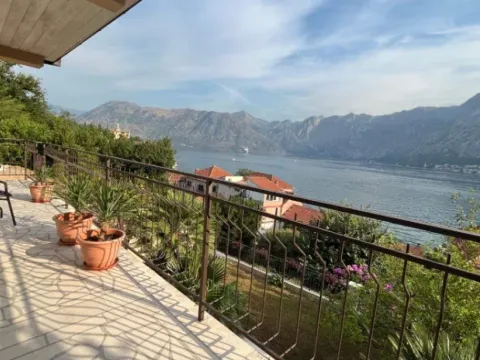 Sale, house, 200m², Prčanj, Kotor