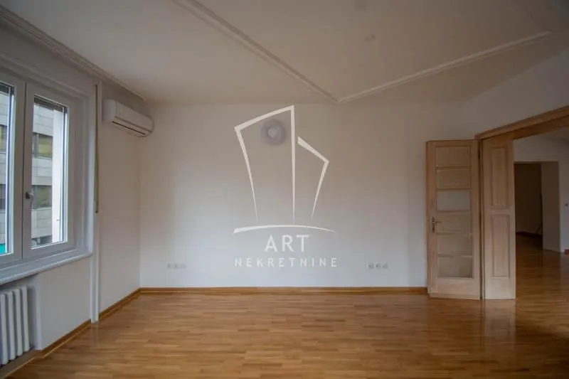 Sale, four bedroom apartment, 133m², Slavija, Vračar Sve Podlokacije