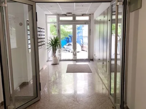 Prodaja, trosoban stan, 70m², Čubura, Beograd - image 16