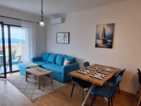 Izdavanje, dvosoban stan, 61m², Bečići, Budva