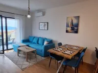 Izdavanje, dvosoban stan, 61m², Bečići, Budva - image 1