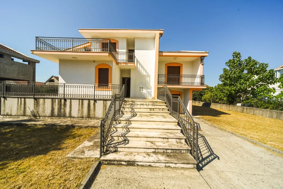 Prodaja, kuća, 350m², Tuzi, Podgorica