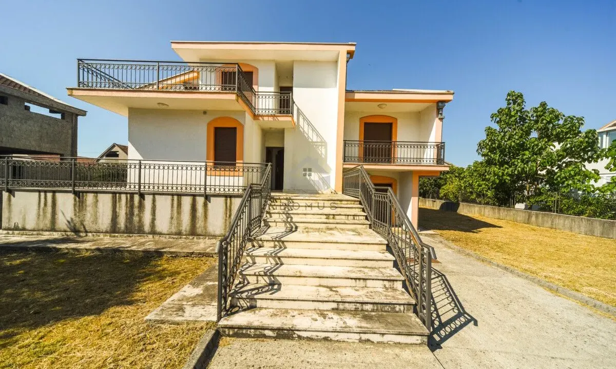 Sale, house, 350m², Tuzi, Podgorica