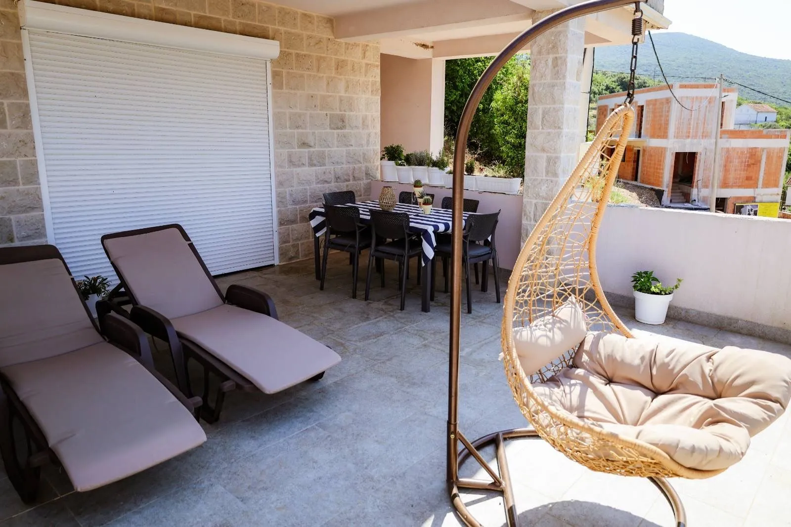 Izdavanje, kuća, 170m², Bigova, Kotor