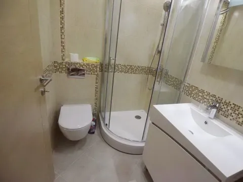 Izdavanje, trosoban stan, 106m², Tivat, Crna Gora - image 23