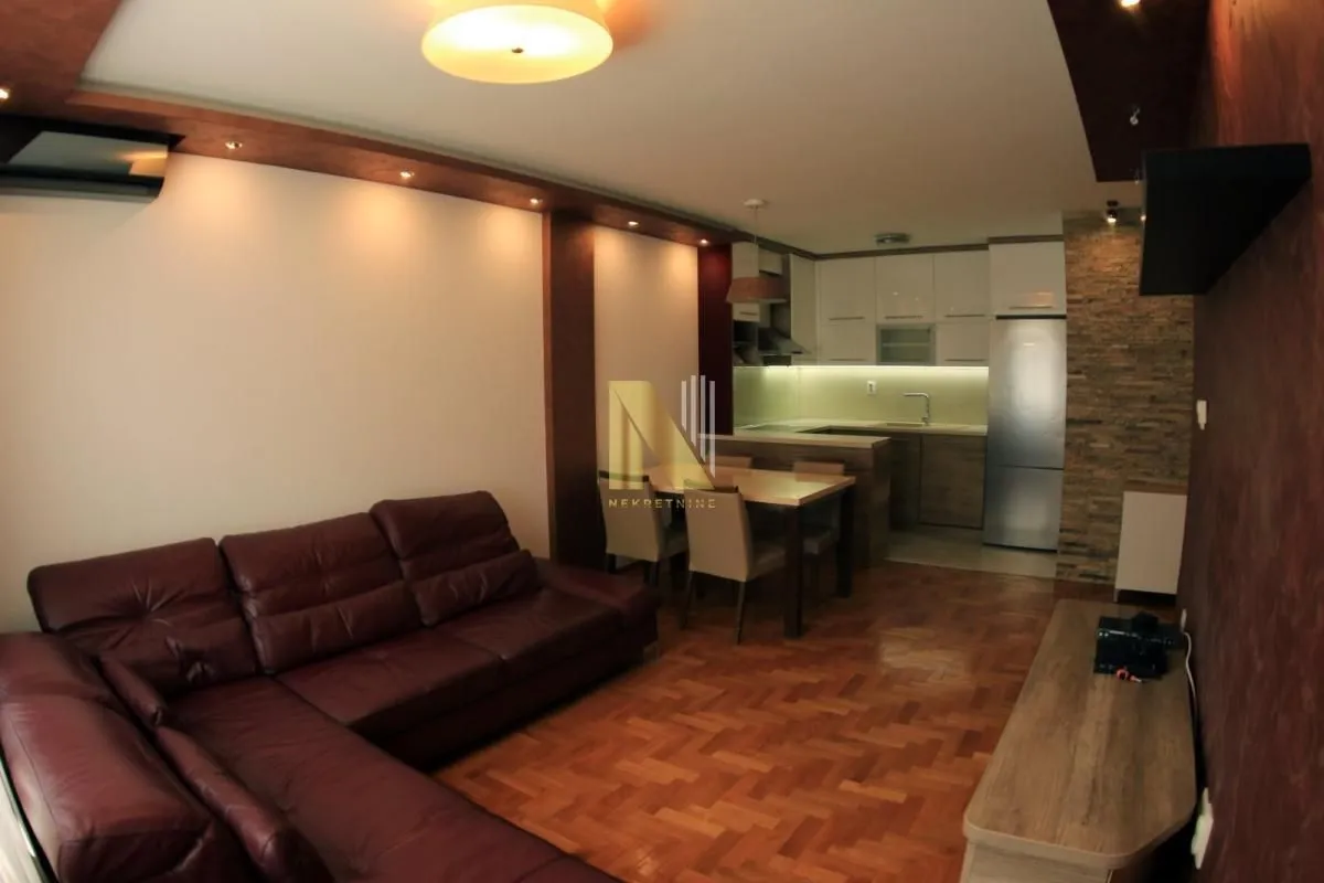 Izdavanje, četvorosoban stan, 77m², Rotkvarija, Novi Sad Sve Podlokacije