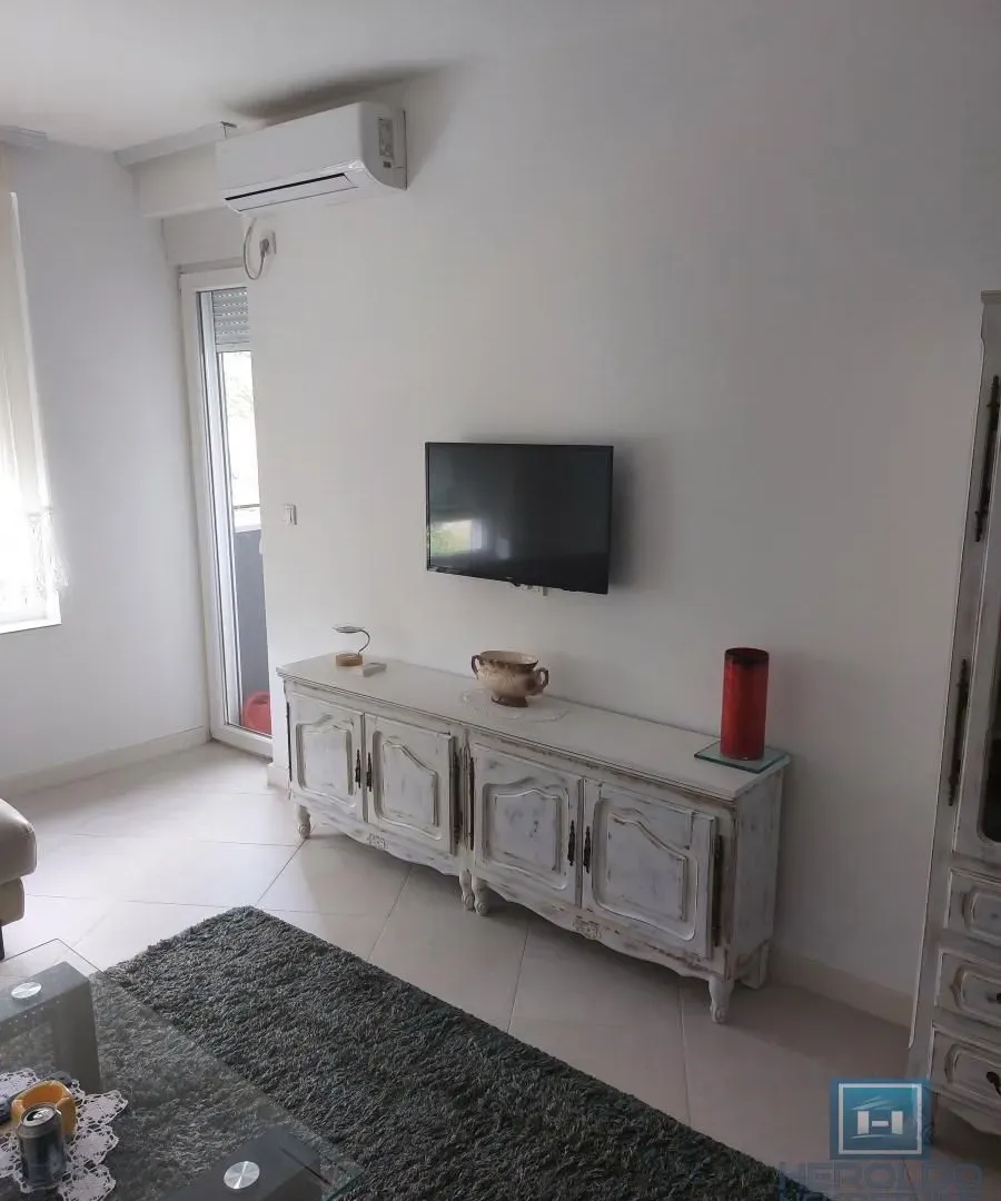 Izdavanje, dvosoban stan, 50m², Centar, Paraćin