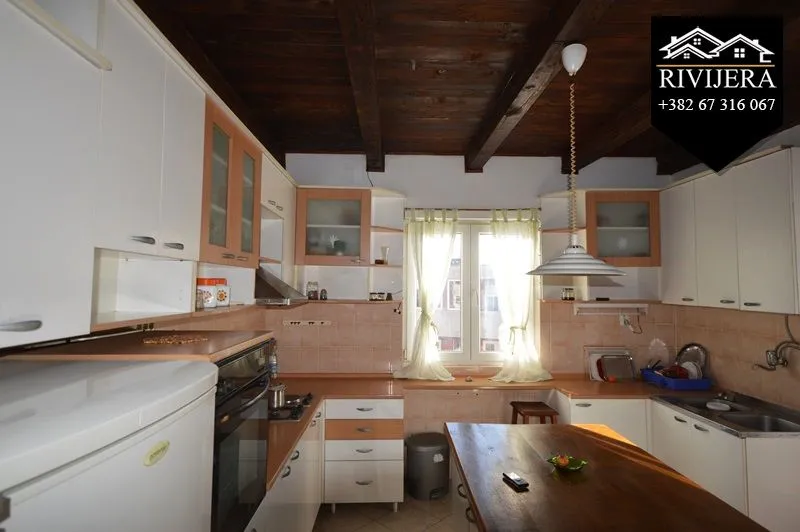 Prodaja, četvorosoban stan, 95m², Centar, Herceg Novi