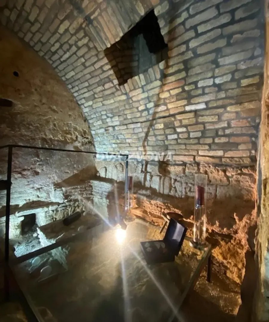 Prodaja, ugostiteljski objekat, 630m², Stari Slankamen, Inđija