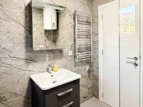Rent, two bedroom apartment, 80m², Tivat, Crna Gora - image 4