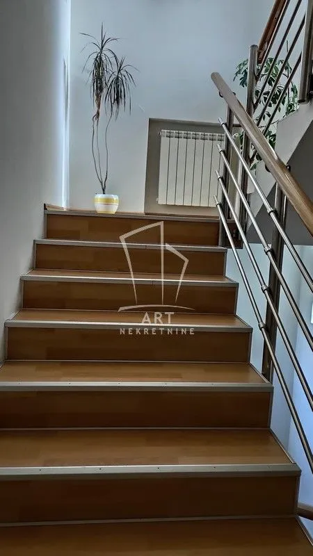 Sale, house, 427m², Voždovac Sve Podlokacije, Beograd