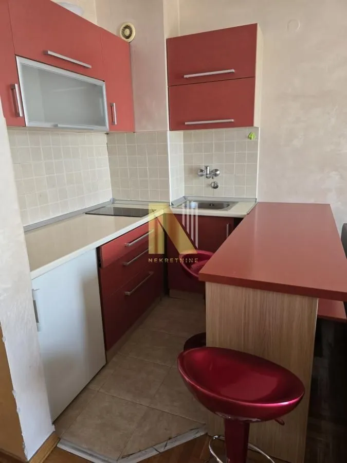 Izdavanje, garsonjera, 26m², Centar, Novi Sad