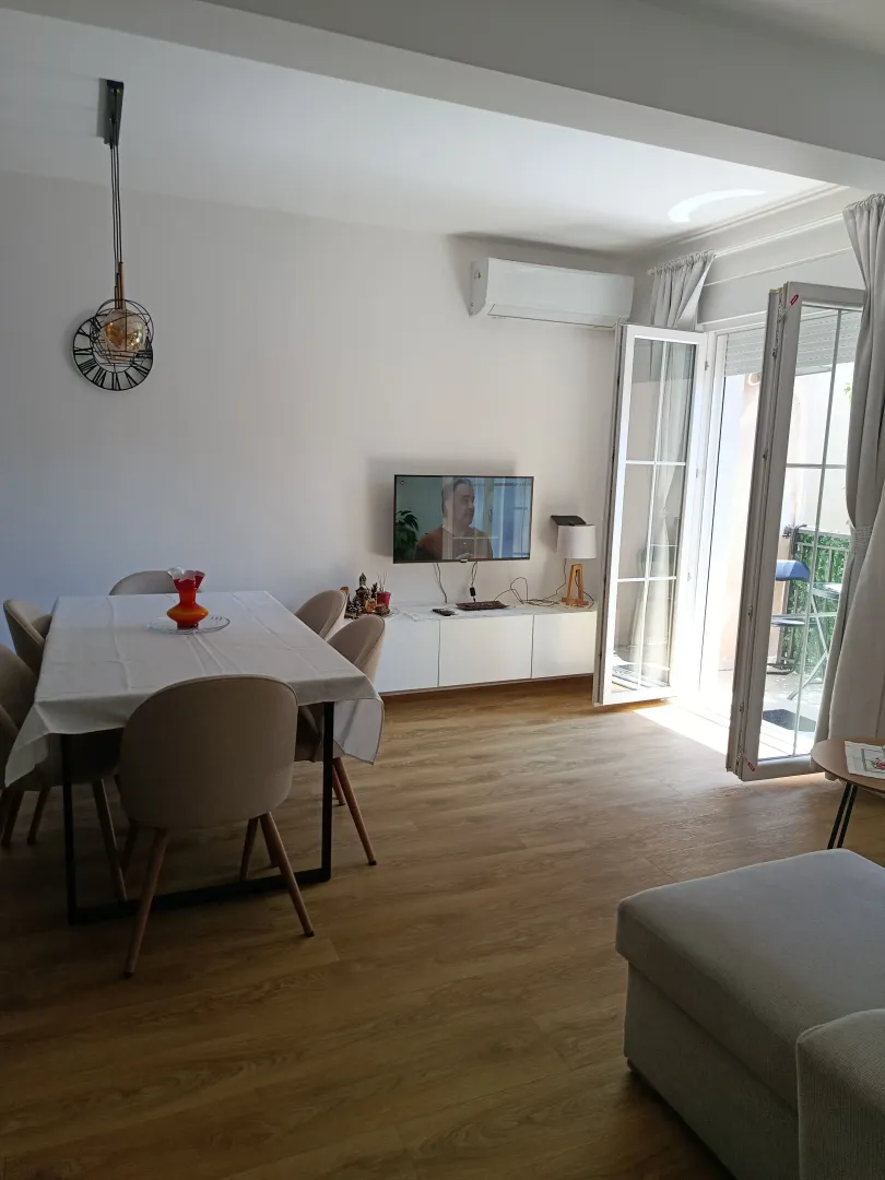 Izdavanje, jednosoban stan, 45m², Gruda, Cetinje