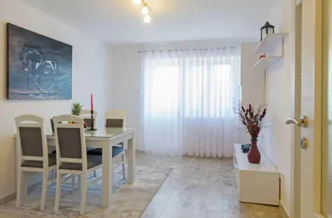Living room with a dining table and chairs. - image 4
