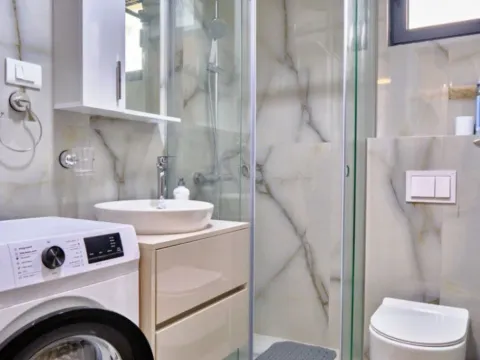 Sale, one bedroom apartment, 44m², Bečići, Budva - image 2