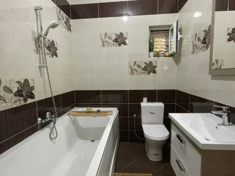 Rent, two bedroom apartment, 100m², Tivat, Crna Gora - image 1