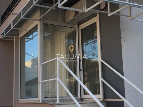 Izdavanje, poslovni prostor, 25m², Centar, Podgorica - image 1