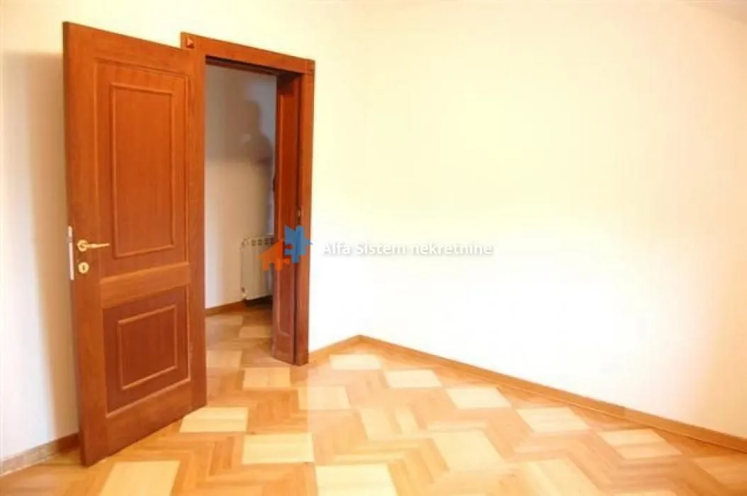 Izdavanje, stan, 300m², Savski Venac, Beograd