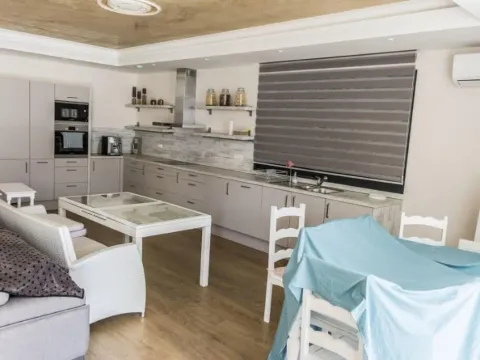 Sale, house, 371m², Stoliv, Kotor - image 10