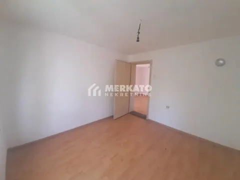 Prodaja, kuća, 92m², Perlez, Zrenjanin - image 16