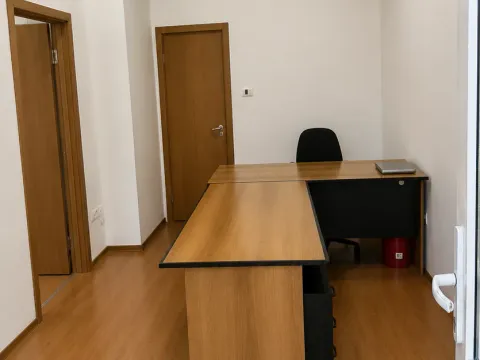 Rent, office space, 28m², Stari Aerodrom, Podgorica - image 4