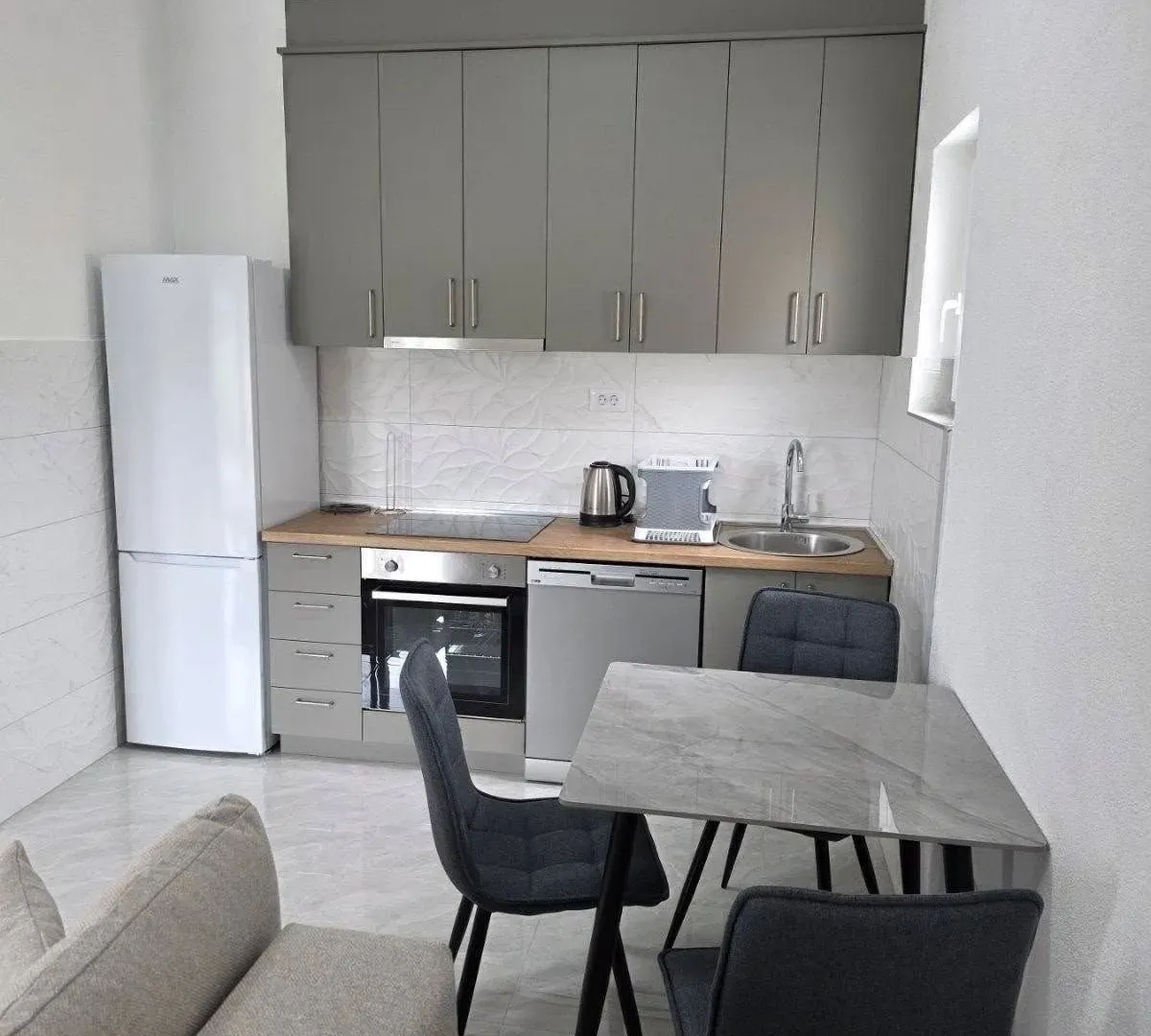 Izdavanje, jednosoban stan, 45m², Bjeliši, Bar