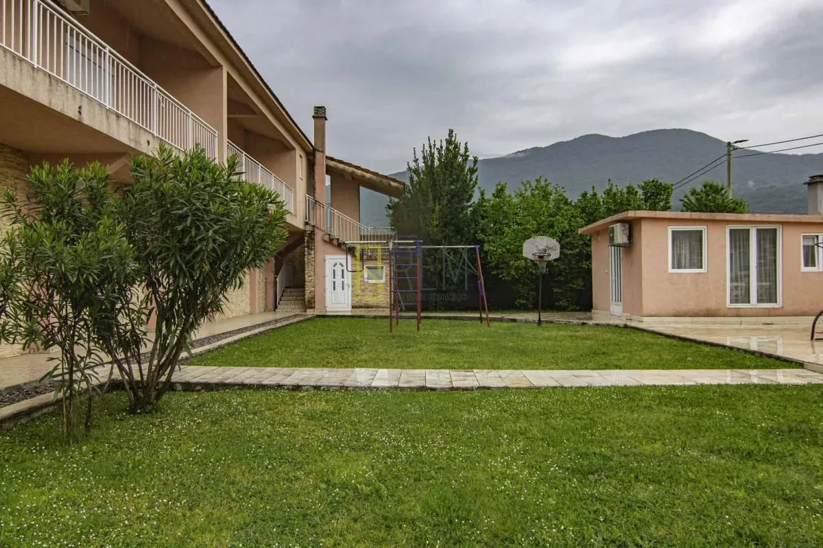Prodaja, kuća, 400m², Danilovgrad, Crna Gora