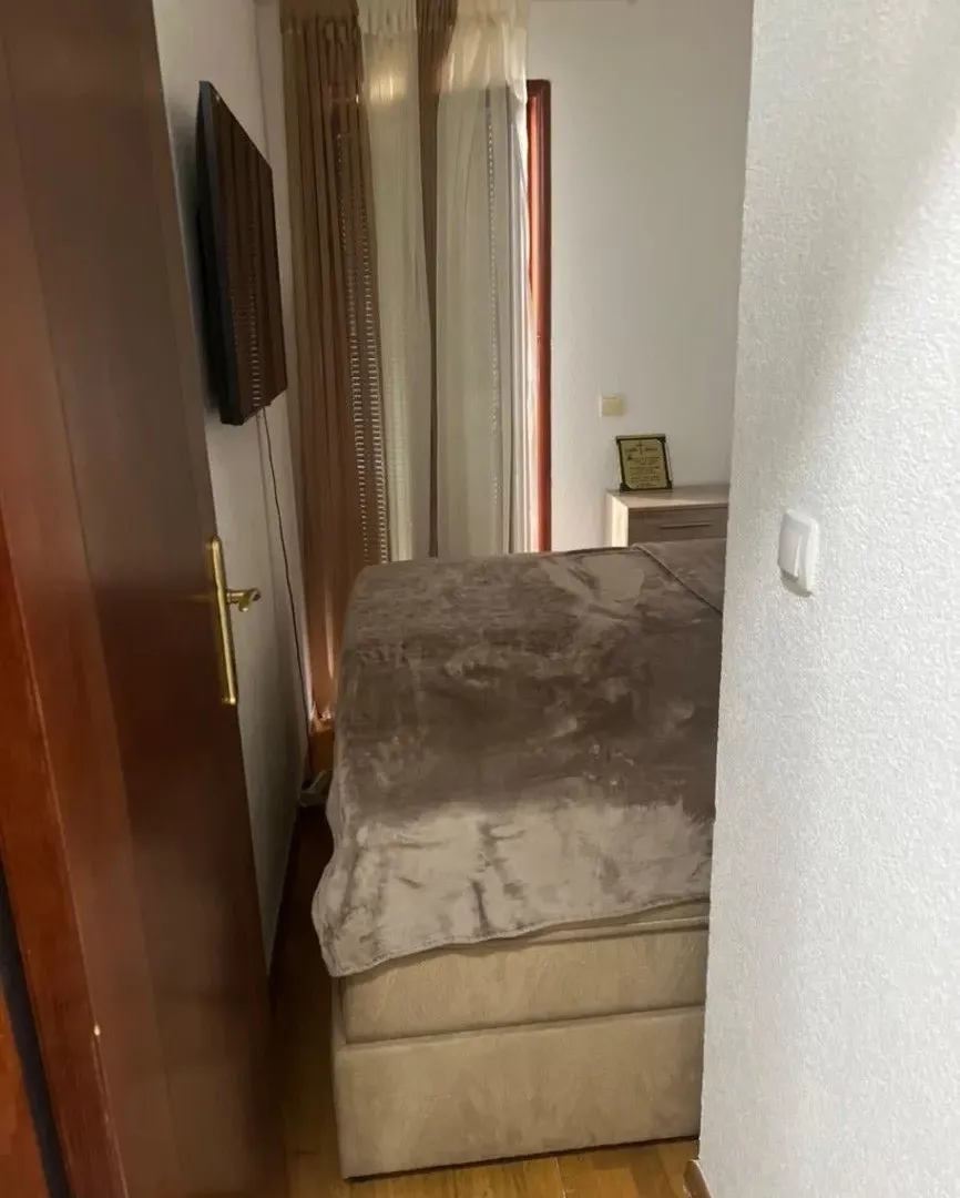 Izdavanje, dvosoban stan, 60m², Pobrežje, Podgorica