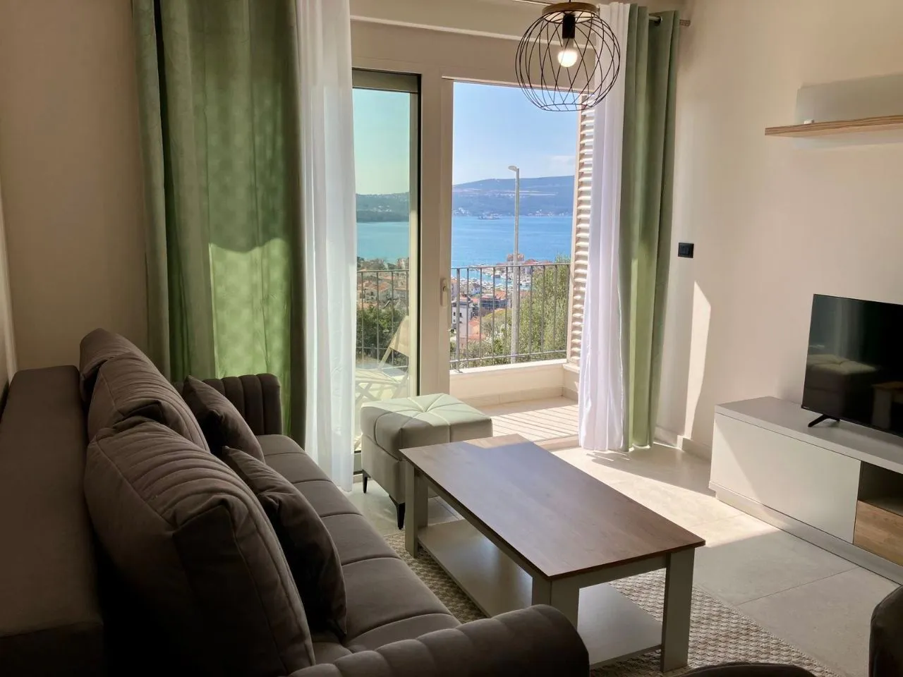 Izdavanje, jednosoban stan, 40m², Tripovići, Tivat