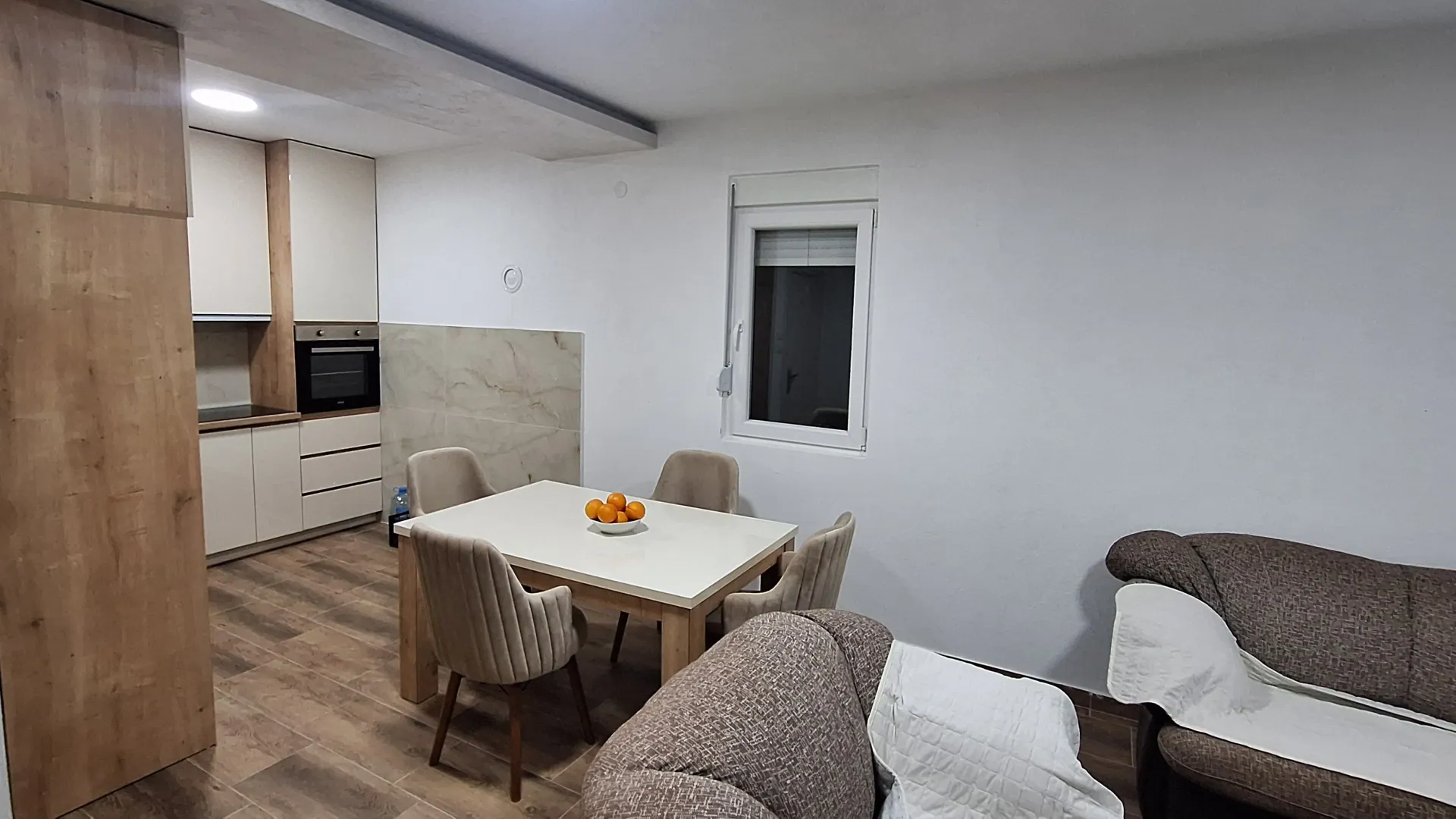 Izdavanje, kuća, 70m², Radanovići, Kotor