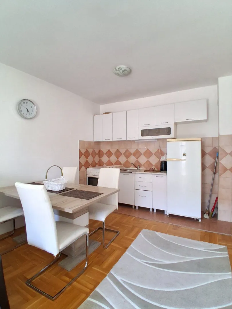 Izdavanje, jednosoban stan, 40m², Stari Aerodrom, Podgorica
