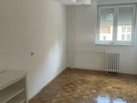 Izdavanje, trosoban stan, 64m², Stari grad, Novi Sad - image 2