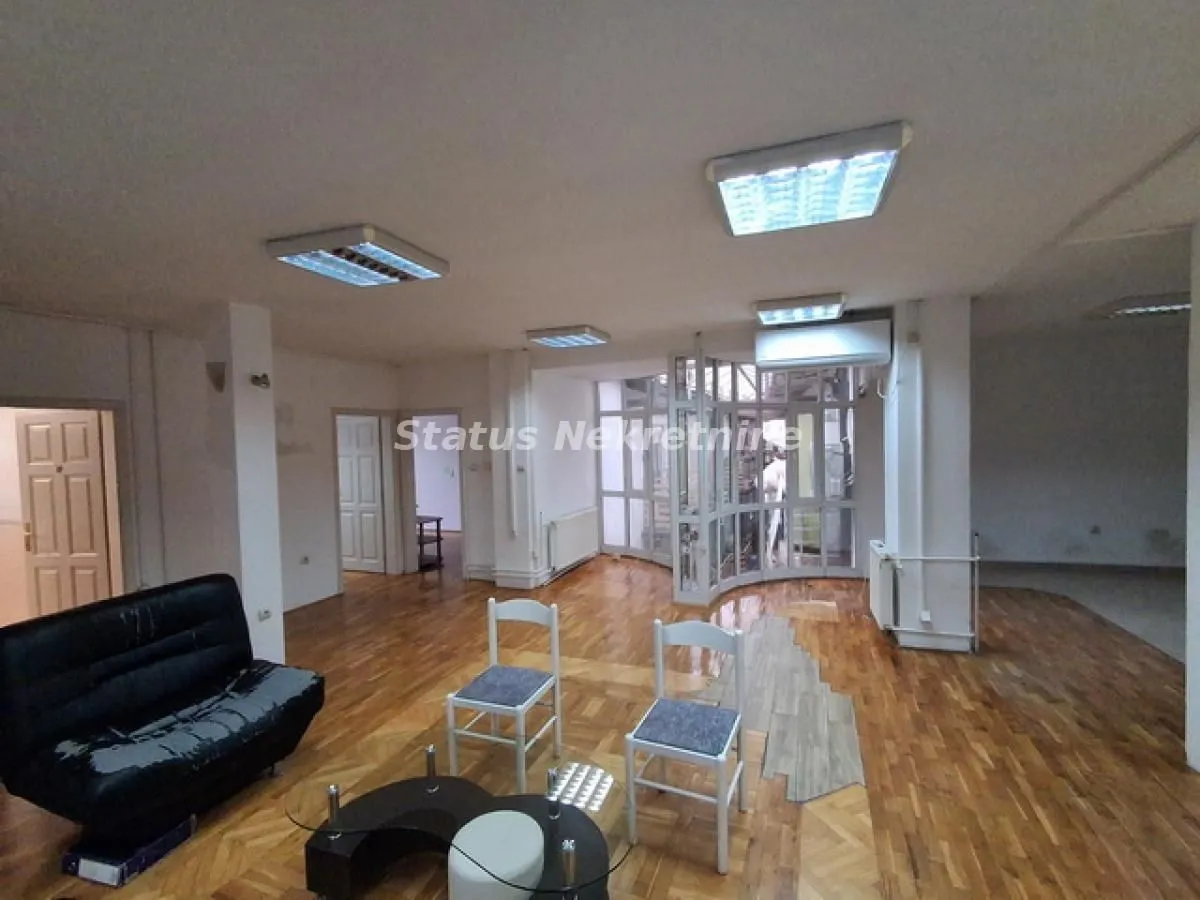 Izdavanje, stan, 170m², Centar, Novi Sad