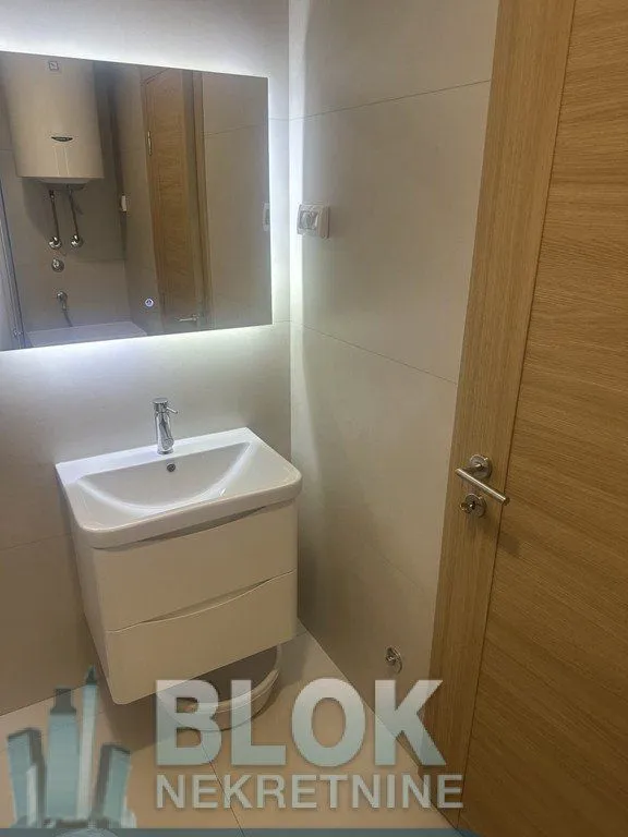 Izdavanje, jednosoban stan, 50m², City Kvart, Podgorica