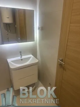 Izdavanje, jednosoban stan, 50m², City Kvart, Podgorica - image 2