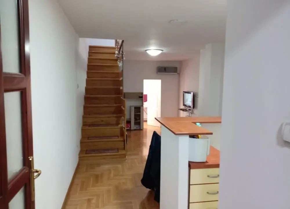 Prodaja, kuća, 108m², Uciteljsko Naselje, Zvezdara Sve Podlokacije