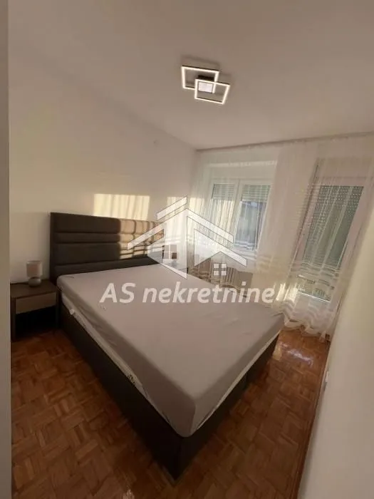 Izdavanje, trosoban stan, 70m², Novi Beograd Blok 23, Novi Beograd Sve Podlokacije