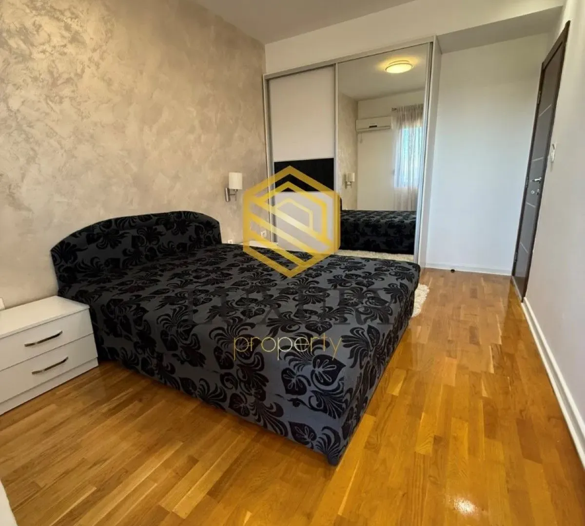 Izdavanje, jednosoban stan, 90m², Preko Morače, Podgorica