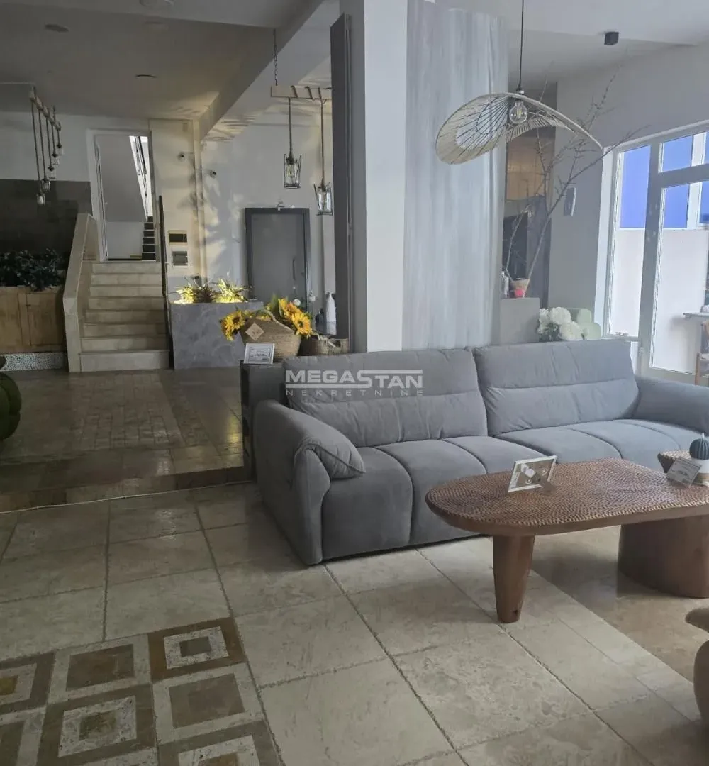 Rent, office space, 330m², Žarkovo, Beograd