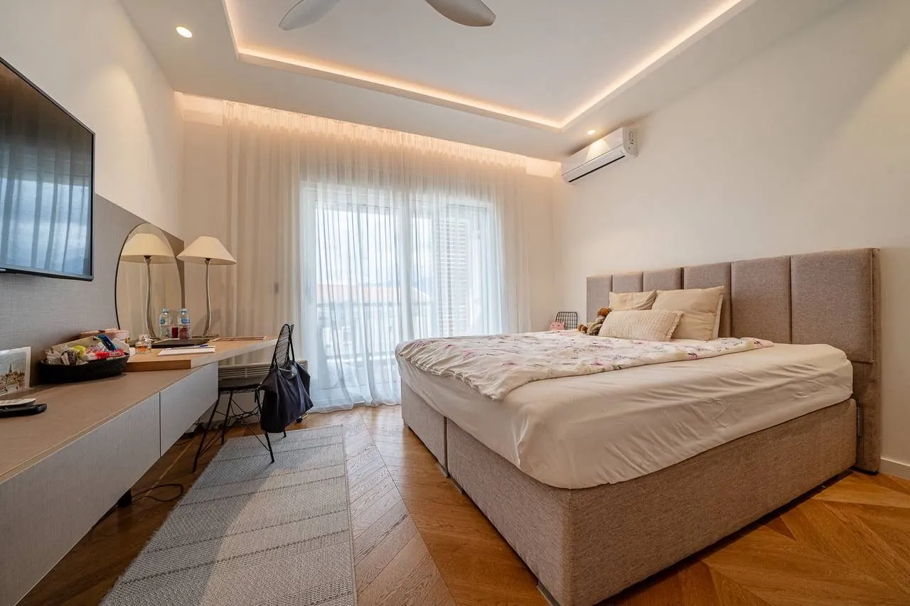 Prodaja, dvosoban stan, 122m², Centar, Tivat