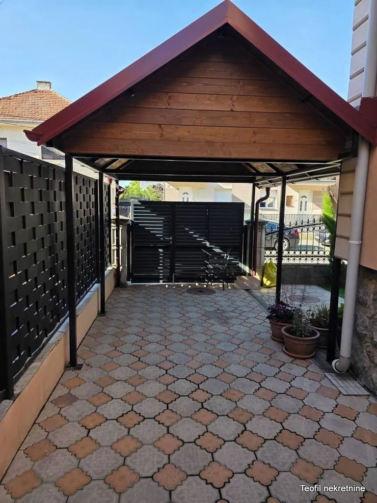 Prodaja, kuća, 150m², Zemun Save Kovačevića, Zemun Sve Podlokacije