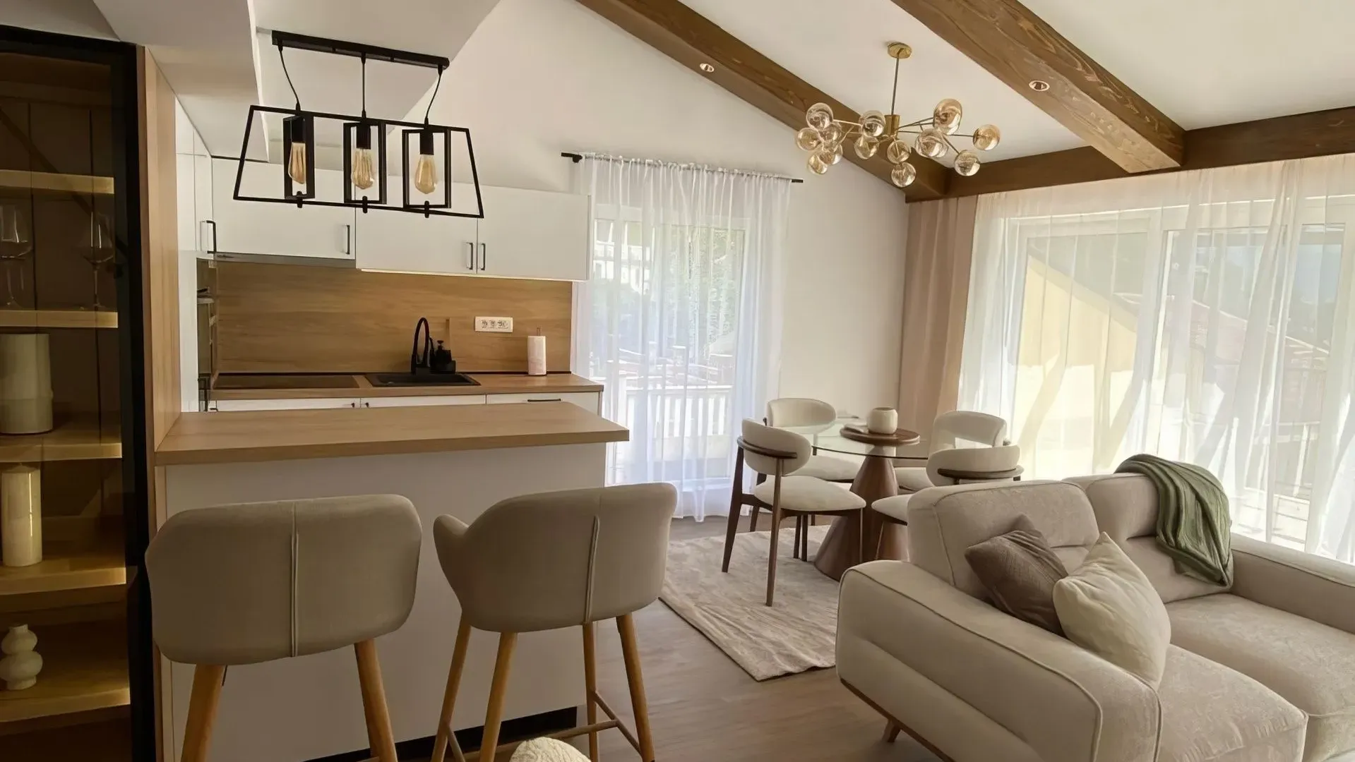 Izdavanje, trosoban stan, 90m², Zelenika, Herceg Novi