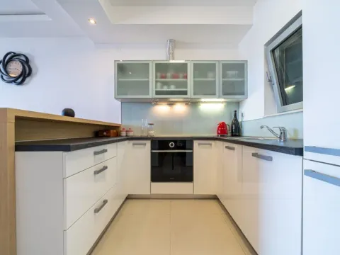 Sale, one bedroom apartment, 75m², Pržno, Budva - image 7